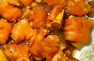 [1710418] Stewed Pork Knuckles with Preserved Plum 300g/pack